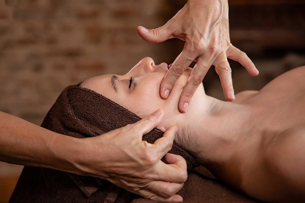 Visage éclatant après un massage Kobido à Genève